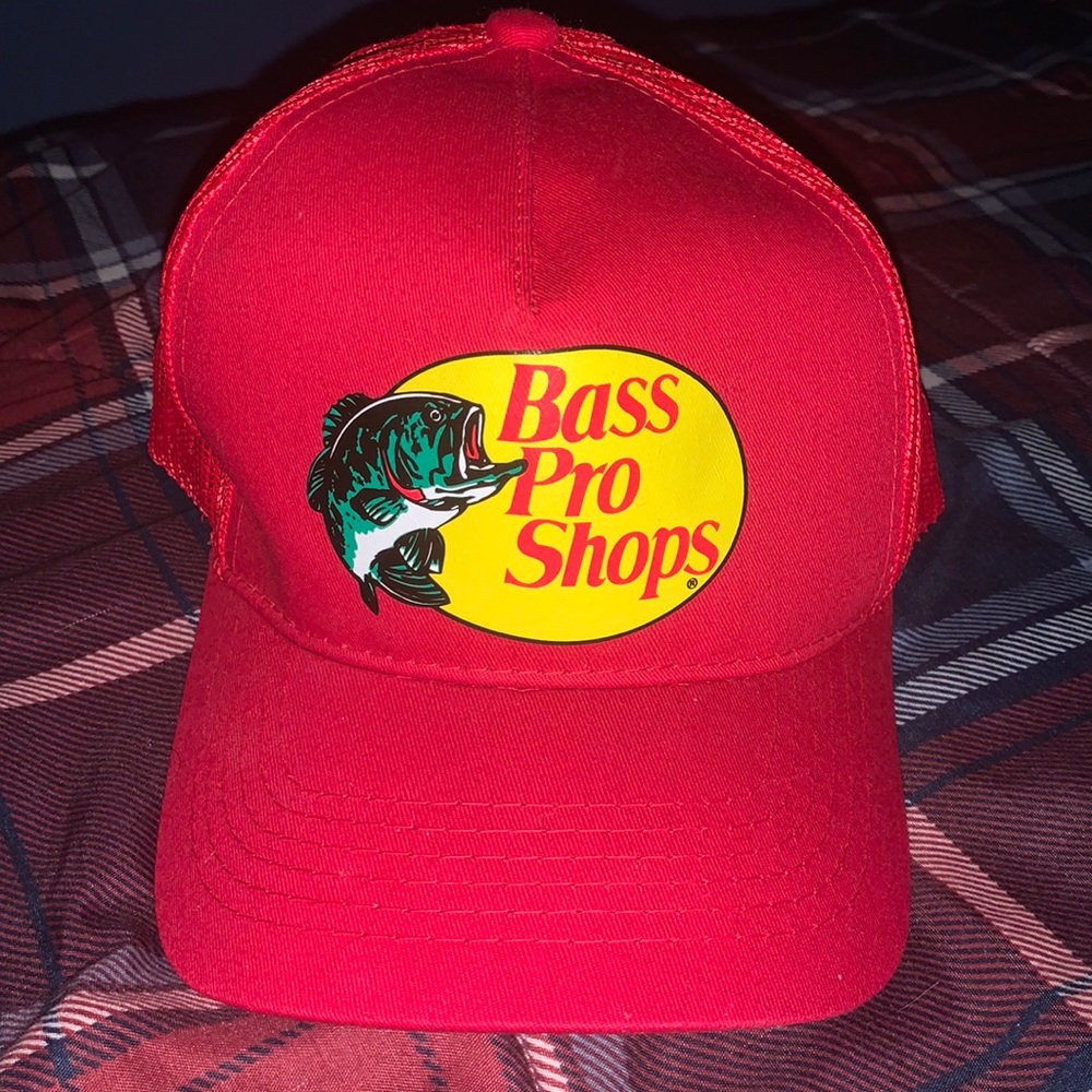 Red bass pro shops hat.